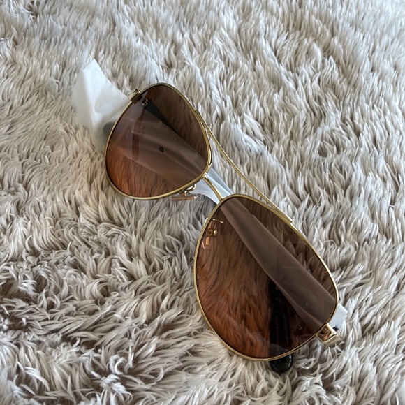 Coach Light Gold Sunglasses - Metal Frame Never worn - Picture 3 of 5